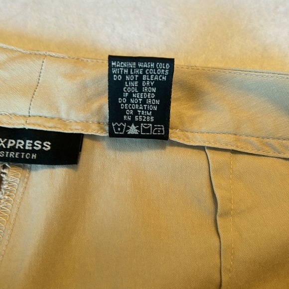 Express Shorts - Picture 4 of 6